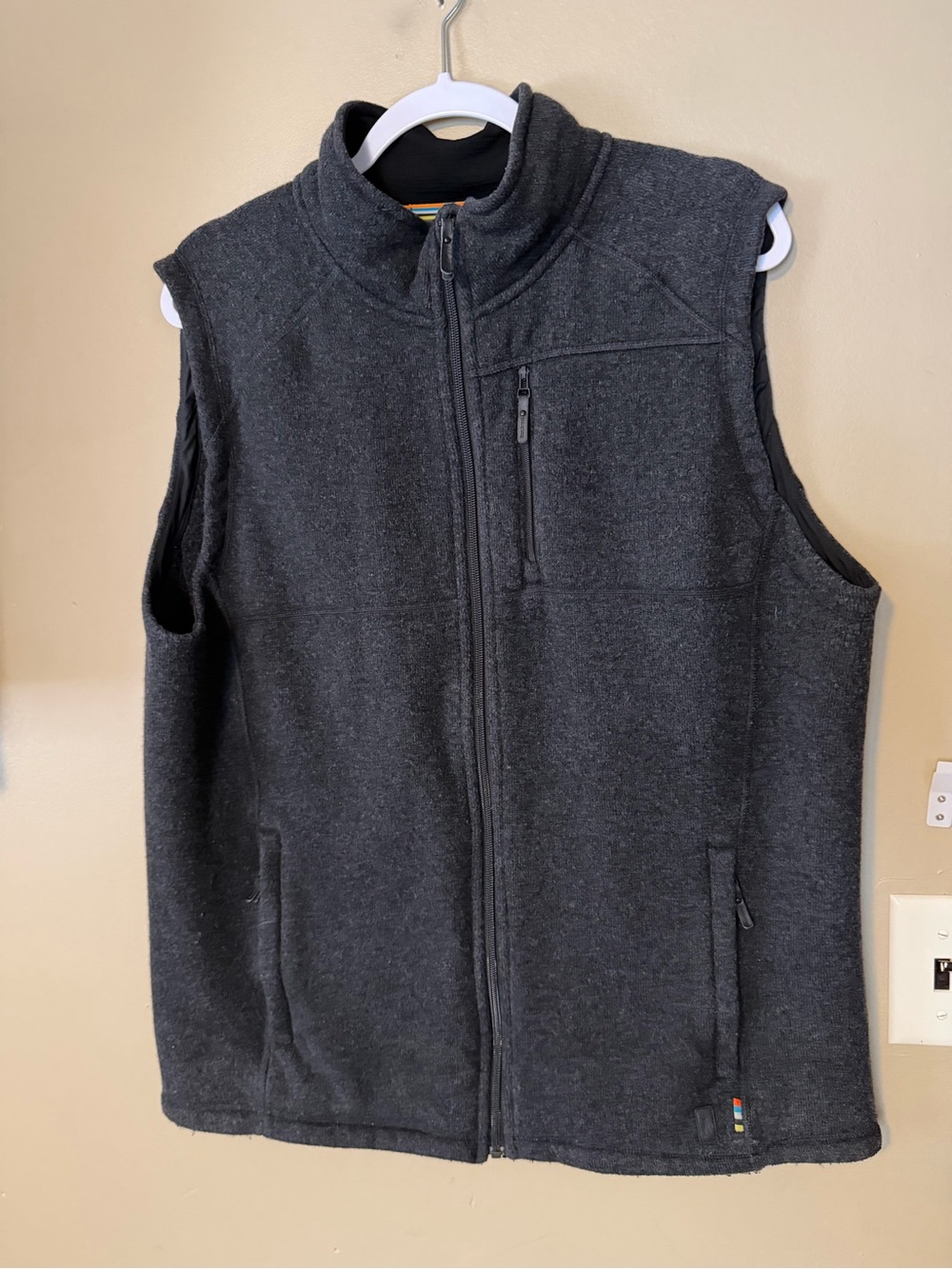Smartwool Men's Echo Lake Charcoal Fleece Vest With Zip Chest Pocket View 2